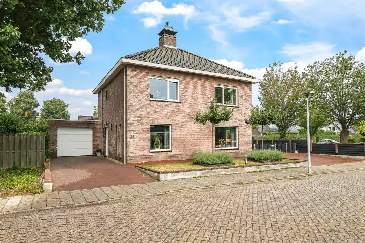 Detached house for sale: Goudreinet 34, Kom Dodewaard met Hien Dodewaard