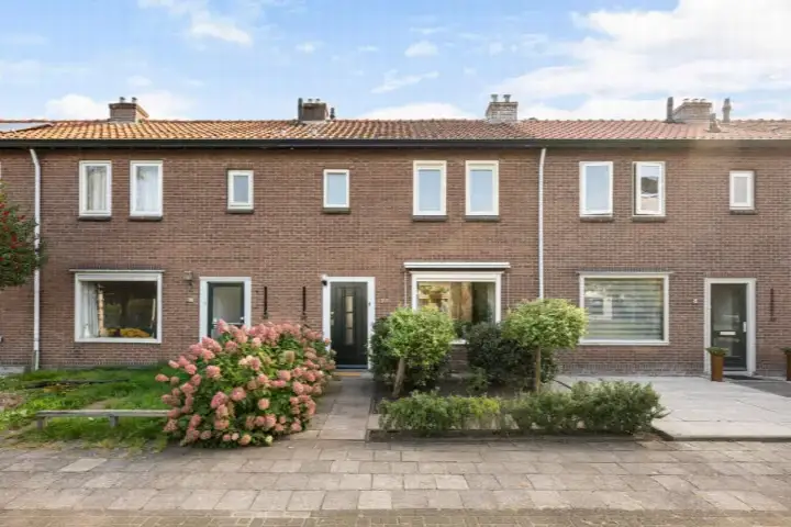 Tussenwoning te koop: Govert Flinckstraat 10, Het Noorden Zwolle