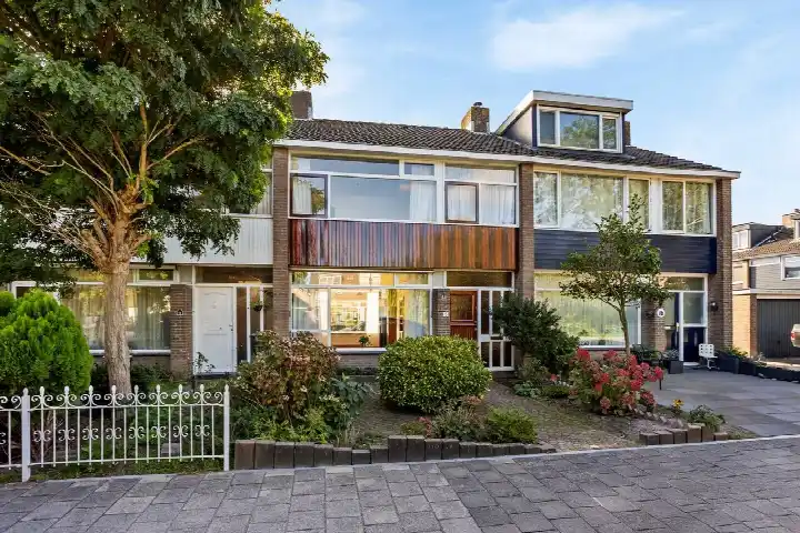 Tussenwoning te koop: Graaf Engelbrechtlaan 15, Prinsenhof laag Leidschendam