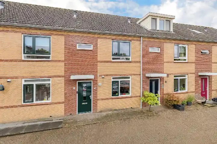 Terraced house for sale: Graaf Florisstraat 15, Gouwsluis Alphen Aan Den Rijn