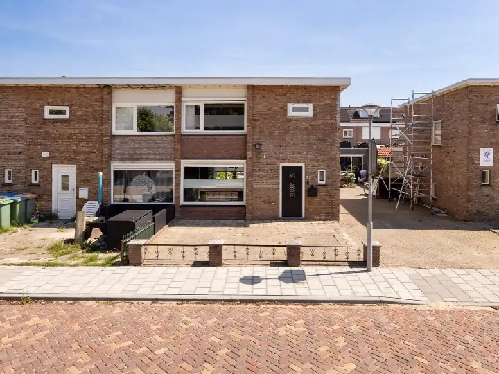Corner house for sale: Graaf Florisstraat 22, Klundert Klundert