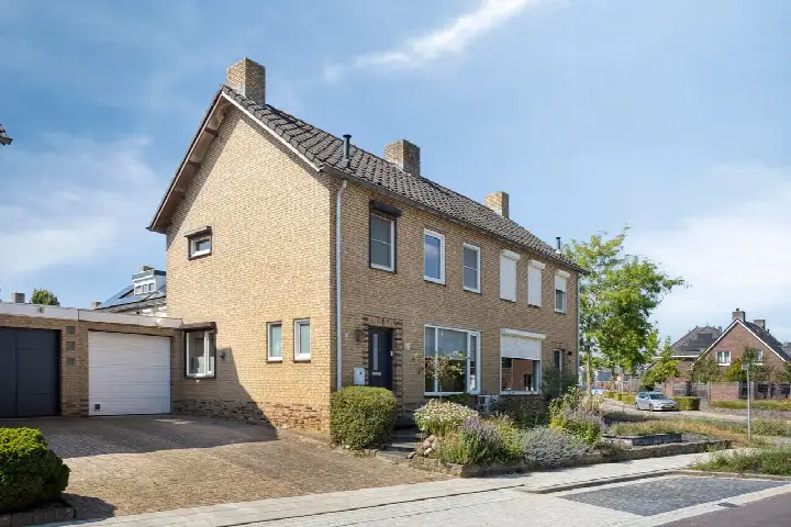 Terraced house for sale: Graaf Hendrikstraat 9, Kessel-centrum Kessel