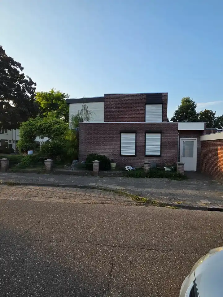 Tussenwoning te koop: Graafschap Kesselstraat 52, Panningen-Noord Panningen