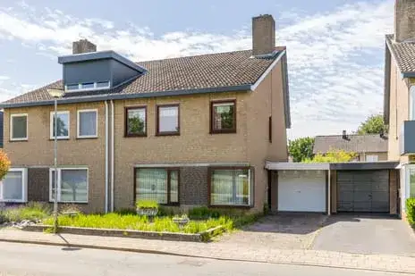 Tussenwoning te koop: Grachtstraat 28, Kunrade Voerendaal