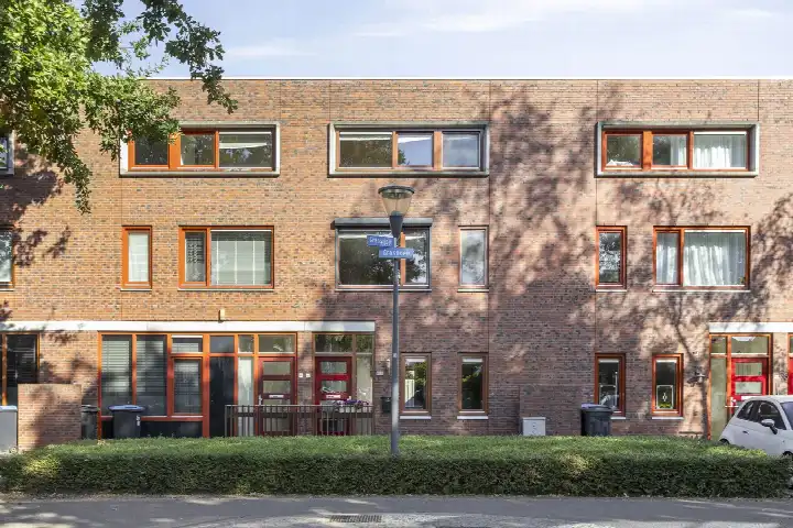 Terraced house for sale: Grashoen 82, Grasrijk Eindhoven