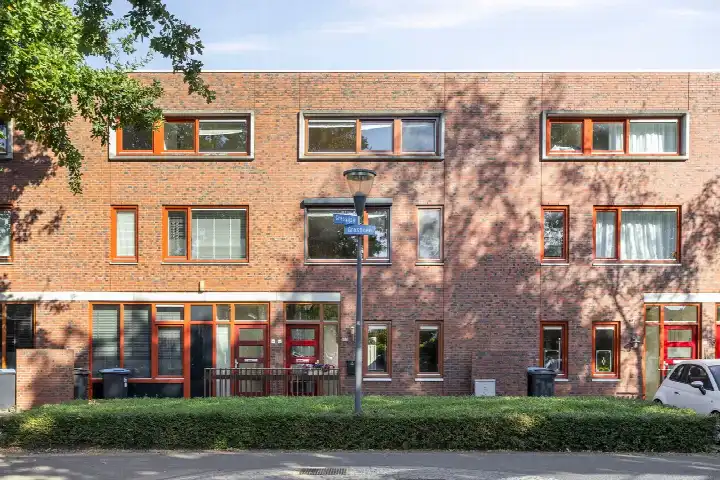 Terraced house for sale: Grashoen 82, Grasrijk Eindhoven