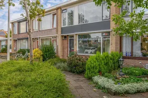 Terraced house for sale: Gravin Machteldplantsoen 32, V/d kasteelewijk 'S-Gravenzande