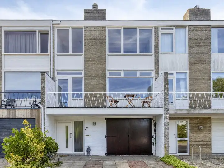 Tussenwoning te koop: Groen van Prinstererlaan 102, Paauwenburg Zuidoost Vlissingen