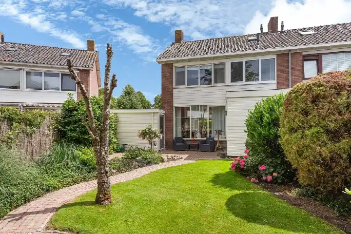 Tussenwoning te koop: Groen van Prinstererstraat 19, Noordoosthoek Sneek