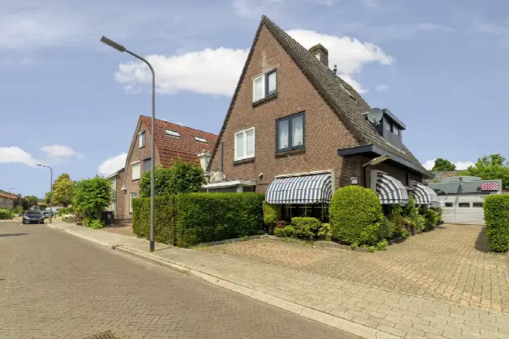 Twee-onder-één-kap te koop: Groen van Prinstererstraat 24, Velp-Zuid beneden spoorlijn Velp