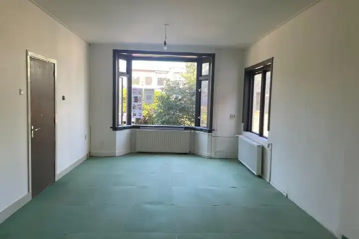 Corner house for sale: Groningerstraatweg 116, Zamenhofpark Leeuwarden