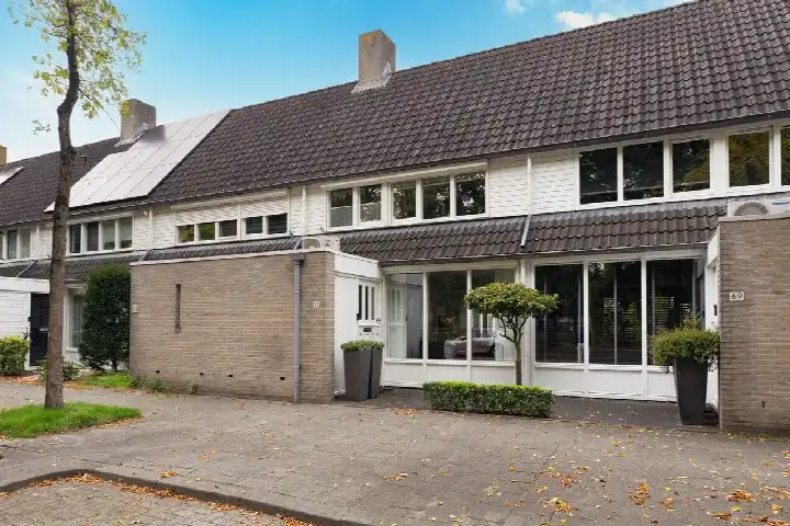 Terraced house for sale: Gronsveldlaan 71, Huibeven West Tilburg