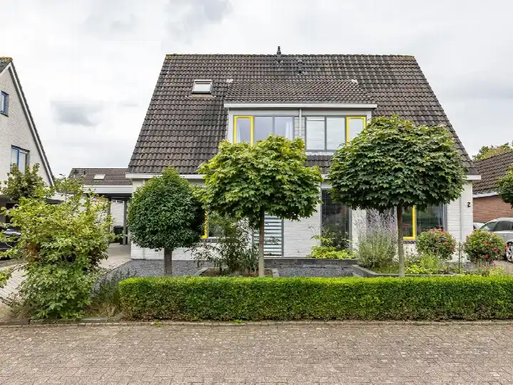 Twee-onder-één-kap te koop: Grote Kampen 4, Vries Vries