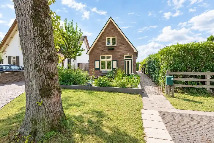 Vrijstaande woning te koop: Grotestraat 13, Varik Varik