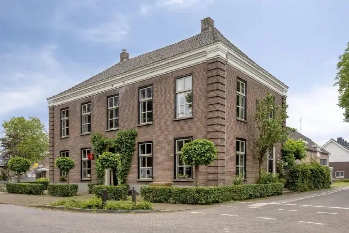 Twee-onder-één-kap te koop: Grotestraat 8, Beers kern Beers Nb