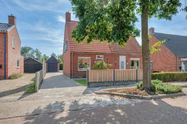 Twee-onder-één-kap te koop: H. Berrelkampstraat 4, Woldendorp Woldendorp