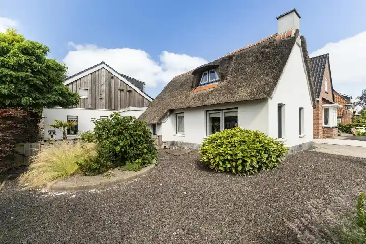 Vrijstaande woning te koop: H.G. van der Veenstrjitte 8, Driezum Driezum