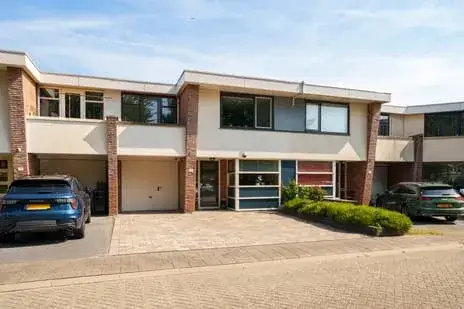 Tussenwoning te koop: H. Scheepstrahof 12, Literatuurwijk Zuid Almere