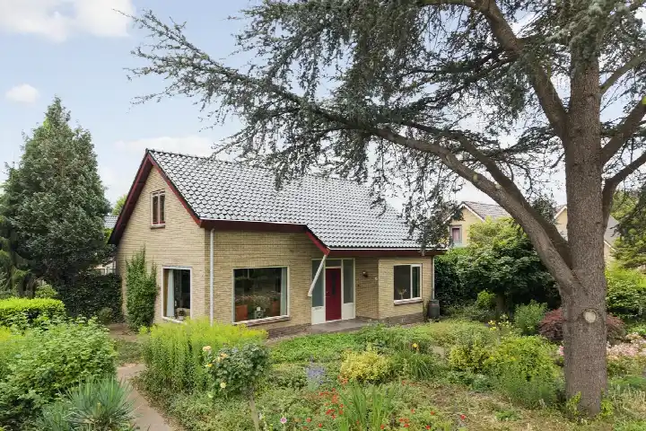 Vrijstaande woning te koop: H.W. van Glinstrastraat 27, Burgum Burgum