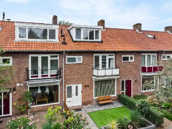 Tussenwoning te koop: Haagkerslaan 32, Van der Leekbuurt Amstelveen