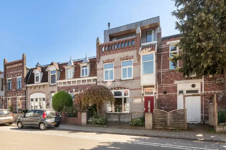 Tussenwoning te koop: Haagweg 237, Tuinzigt Breda