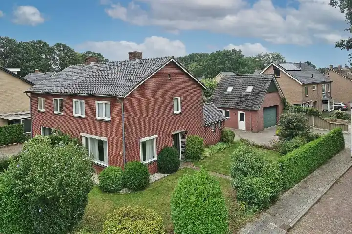 Twee-onder-één-kap te koop: Haarlefertsweg 13, Reutum kern Reutum
