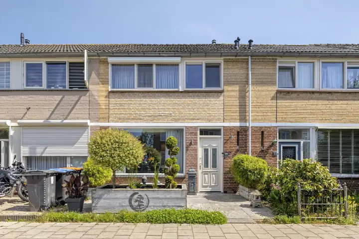Tussenwoning te koop: Haarlemstraat 15, De Kruiskamp 'S-Hertogenbosch