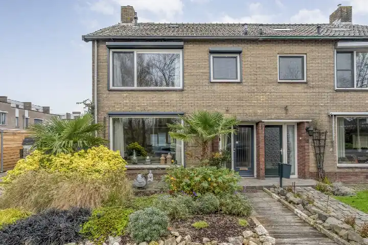 Twee-onder-één-kap te koop: Haatlanderdijk 15, Hanzewijk/Greente Kampen