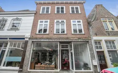Tussenwoning te koop: Hamstraat 16, Binnenstad-Grave Grave