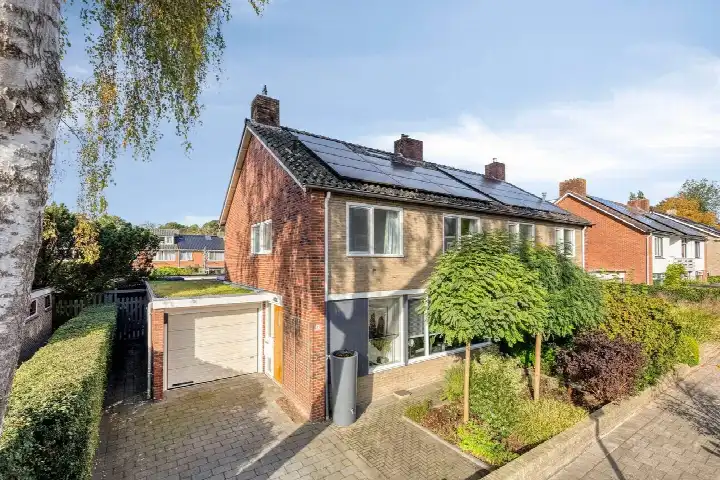 Semi-detached for sale: Händellaan 10, Coendersborg Groningen