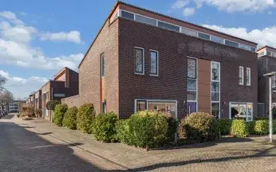 Twee-onder-één-kap te koop: Handwerkerszijde 61-1, De Swetten centrum Drachten