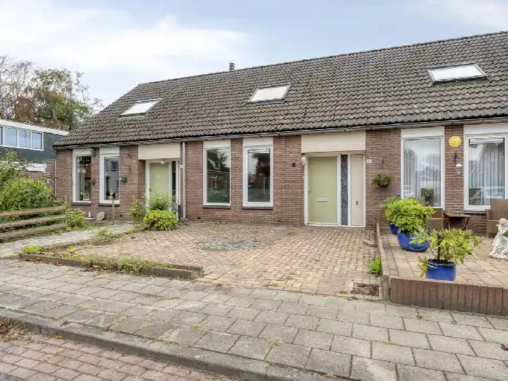 Tussenwoning te koop: Harm van der Laanweg 10, Nieuwe Pekela Nieuwe Pekela