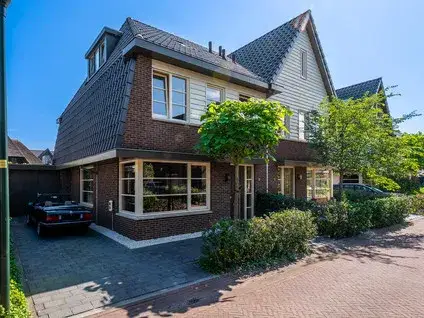 Twee-onder-één-kap te koop: Harmsen van der Beeklaan 8, Blaricummermeent Blaricum