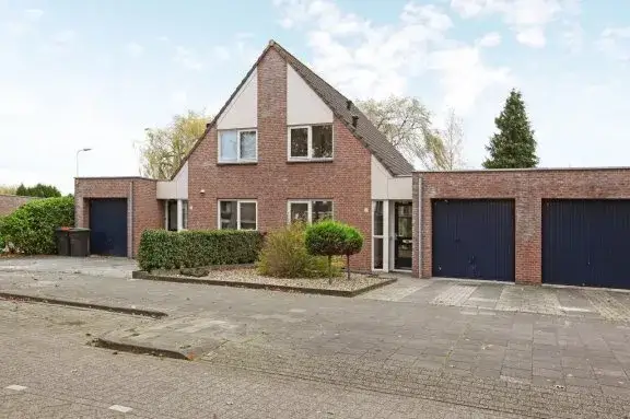 Terraced house for rent: Hattemplein 27, Heerevelden West Tilburg
