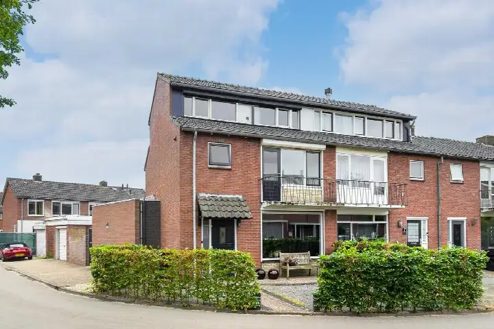 Corner house for sale: Hazelaarstraat 1, Theereheide Sint-Michielsgestel