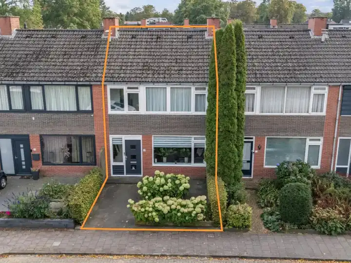 Tussenwoning te koop: Hazepad 16, Nieuw-Amsterdam-Centrum Nieuw-Amsterdam