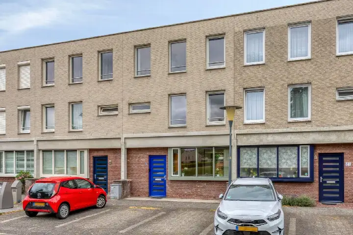 Tussenwoning te koop: Hazerswoudestraat 73, Zuid-Hollandbuurt-Noordwest Zoetermeer