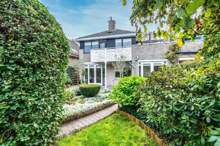 Corner house for sale: Heemraadserf 18, Erven Houten