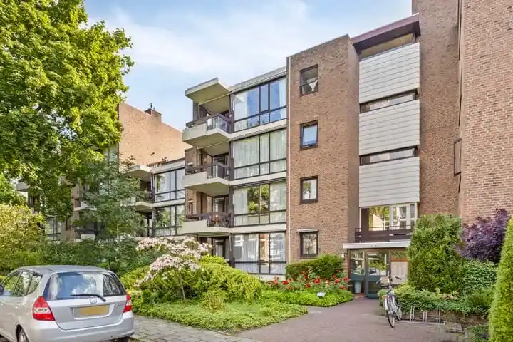 Apartment for sale: Heemskerklaan 2, Velp-Noord boven spoorlijn Velp (Ge)