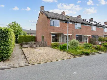 Corner house for sale: Heemskerkstraat 13, Zuidhorn Zuidhorn