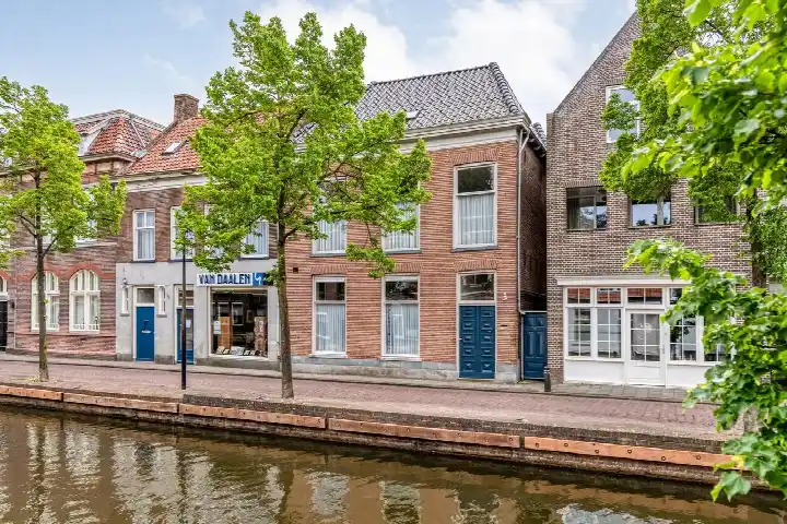 Hoekwoning te koop: Heerengracht 2, Koninginnebuurt Meppel