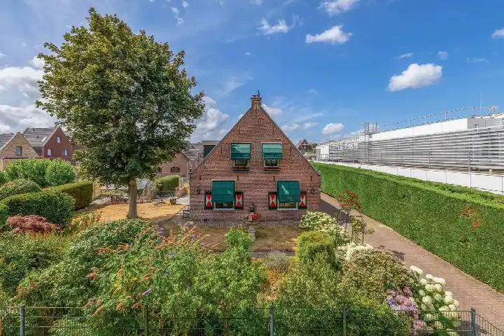 Vrijstaande woning te koop: Heereweg 308, Berkhout Lisse