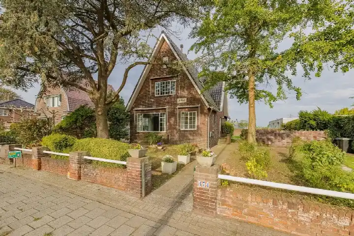 Detached house for sale: Heereweg 474, Buitengebied Lisse