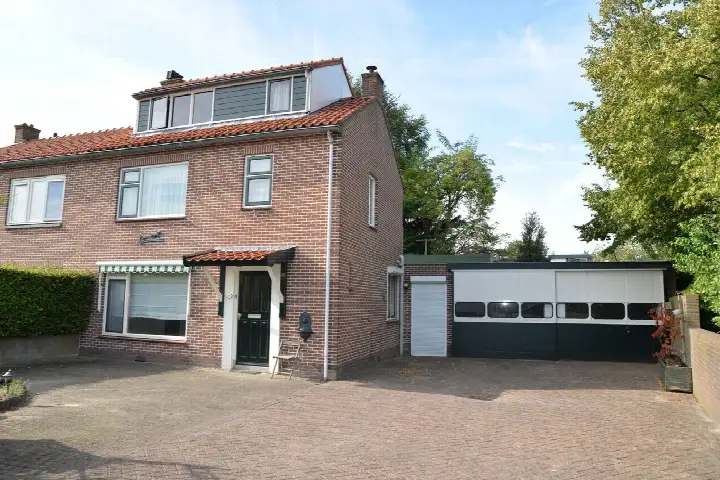 Twee-onder-één-kap te koop: Heeswijk 17, Tabakshof en Heeswijk (gedeeltelijk) Montfoort