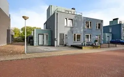 Twee-onder-één-kap te koop: Heideanjer 6A, De Wiken oost Drachten