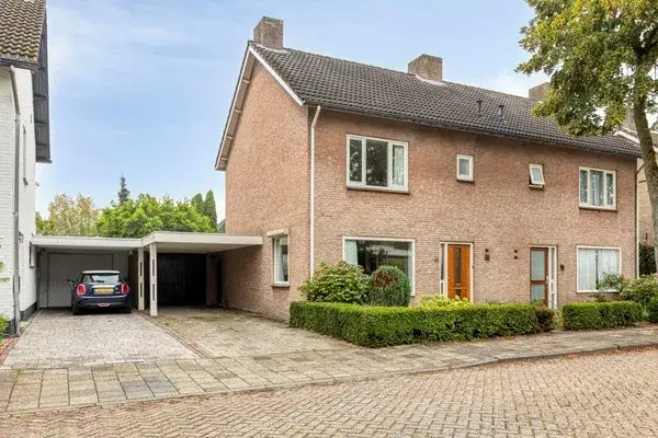 Semi-detached for sale: Heikantstraat 35, Plein 3 Schijndel
