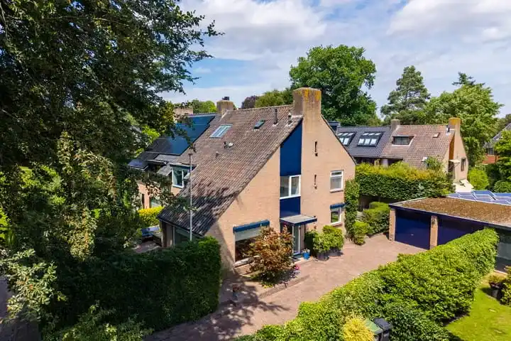 Twee-onder-één-kap te koop: Hein Keverweg 18, Steenbergen Laren (Nh)