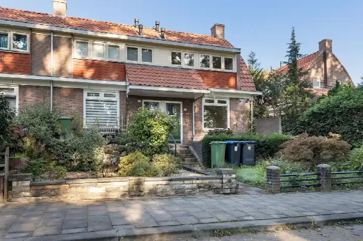 Corner house for sale: Helsdingenstraat 35, Geitenkamp Arnhem