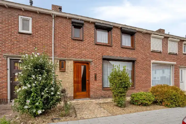 Terraced house for sale: Hendrik Casimirlaan 5, Carmel Hulst
