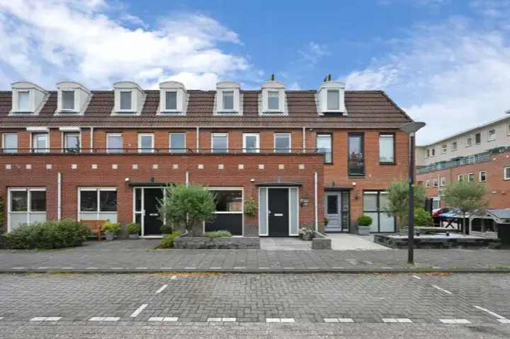 Tussenwoning te koop: Hendrik Schoonbroodstraat 21, Kapelpolder Maassluis